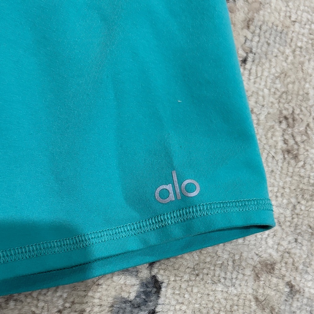 ALO Yoga Women's Teal Bike Shorts size Med - Picture 2 of 5